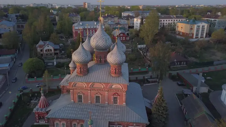 Кострома: Церковь Воскресения на Дебре на закате