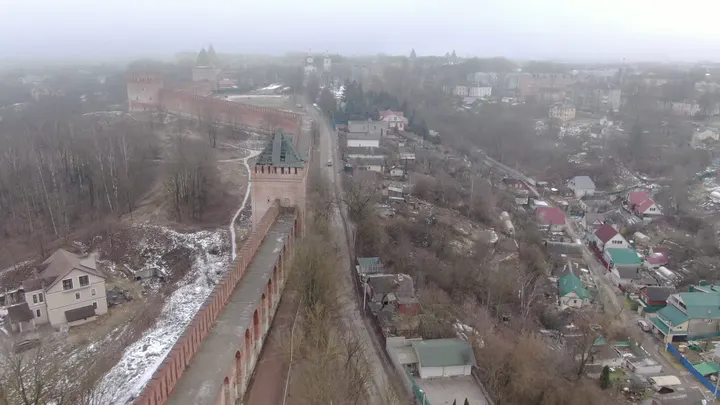 Смоленская крепостная стена с башнями с высоты птичьего полёта