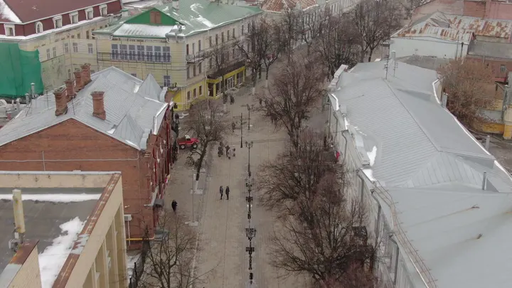 Пешеходная улица в центре Рязани зимой с высоты