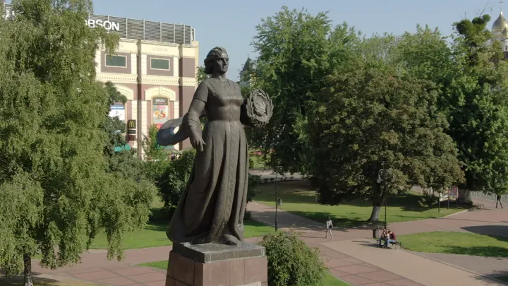 Калининград: монумент «Мать-Россия» в сквере