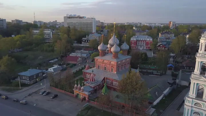 Кострома, Церковь Воскресения на Дебре с колокольней