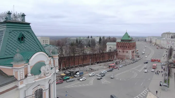 Нижний Новгород: Дмитриевская башня Нижегородского кремля с высоты